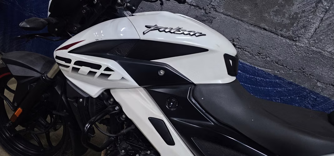 Vendo linda moto Ns200 Año 2024 - Imagen 4