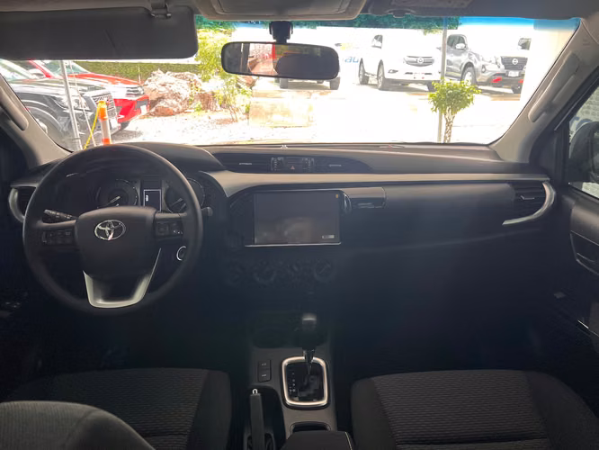 TOYOTA HILUX SR AÑO 2027 - Imagen 5