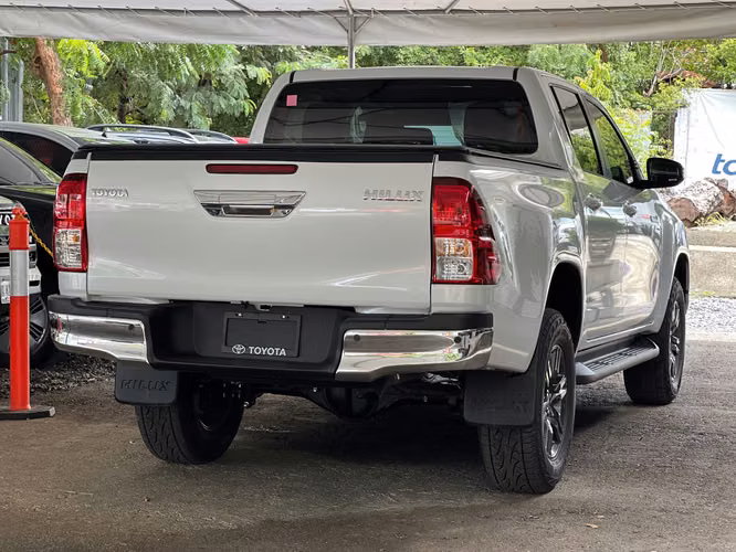 TOYOTA HILUX SR AÑO 2027 - Imagen 4