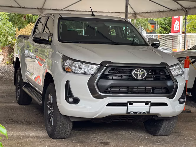 TOYOTA HILUX SR AÑO 2027