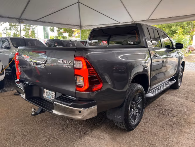 TOYOTA HILUX SRV AÑO 2025 - Imagen 3