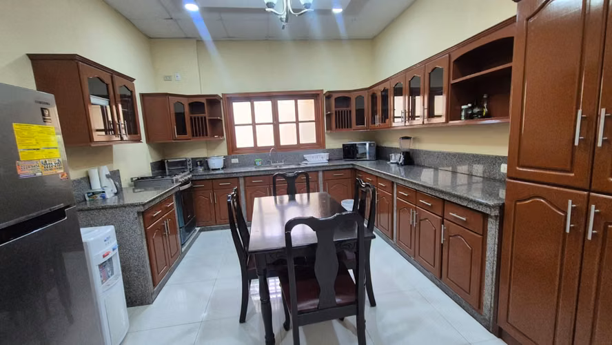 Se vende casa en Linda Vista ideal para vivienda y negocio - Imagen 3