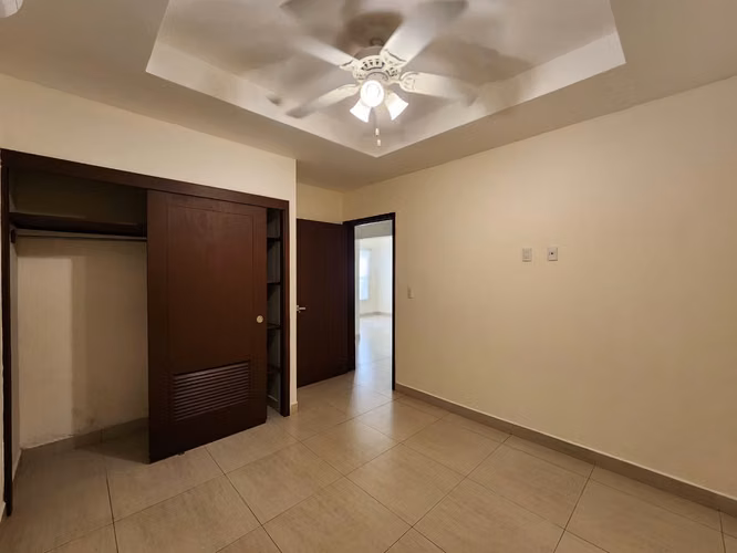  Casa de una planta en renta en Residencial Sierritas de Santo Domingo, Managua – US$ 1,500 - Imagen 11