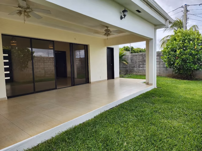  Casa de una planta en renta en Residencial Sierritas de Santo Domingo, Managua – US$ 1,500 - Imagen 10