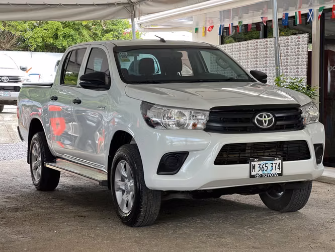 TOYOTA HILUX AÑO 2023