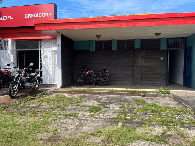 VENTA O RENTA LOCAL COMERCIAL - CALLE PRINCIPAL LAS PALMAS - Imagen 11