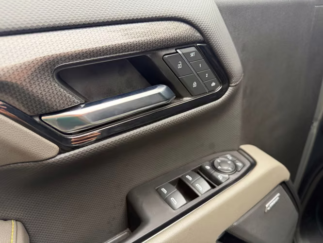 CHEVROLET SILVERADO ZR2 - 2023 - Imagen 9