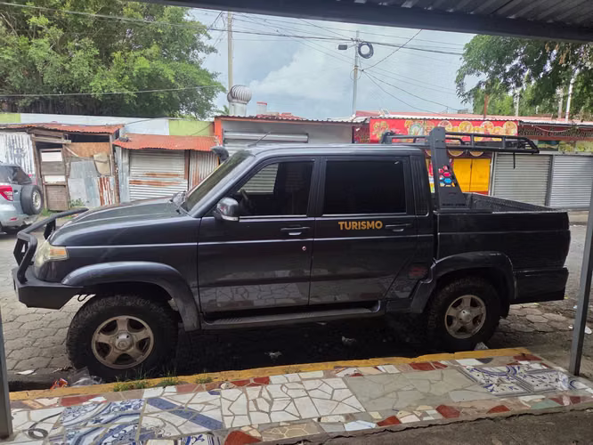 Camioneta UAZ 4X4 RUSA, doble cabina, diesel, motor 2.2