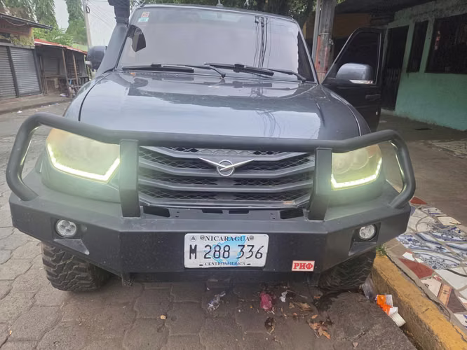 Camioneta UAZ 4X4 RUSA, doble cabina, diesel, motor 2.2
