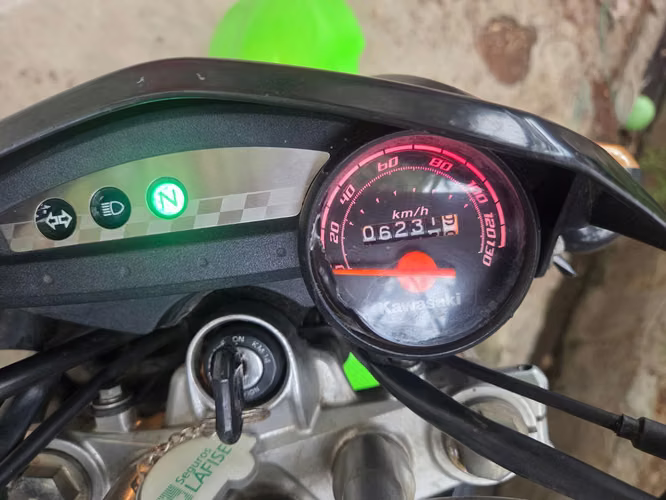 Motocicleta KAWASAKI, original JAPON, KLX 150, COLOR VERDE - Imagen 4