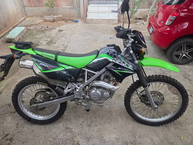 Motocicleta KAWASAKI, original JAPON, KLX 150, COLOR VERDE - Imagen 2