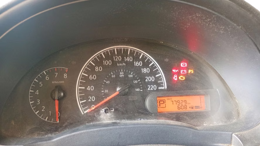 Versa 2018 automático 6500usd firme como está 80000kms daño frontal c carta de venta de uso diario motor caja buenos 