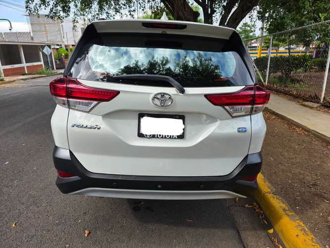 VENDO TOYOTA RUSH INTERMEDIA !ÚNICO DUEÑO¡ TODOS SUS MANTENIMIENTOS EN CASA COMERCIAL. - Imagen 8