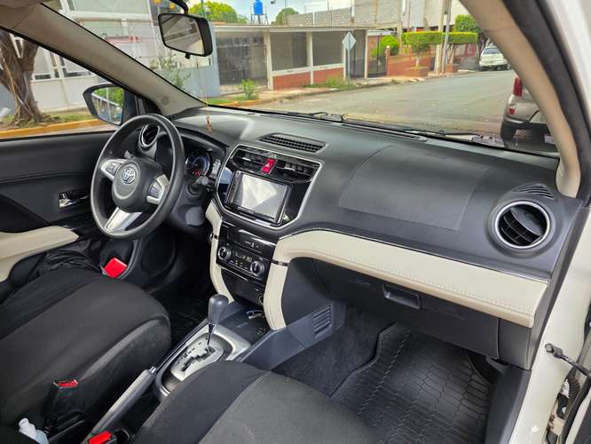VENDO TOYOTA RUSH INTERMEDIA !ÚNICO DUEÑO¡ TODOS SUS MANTENIMIENTOS EN CASA COMERCIAL. - Imagen 9