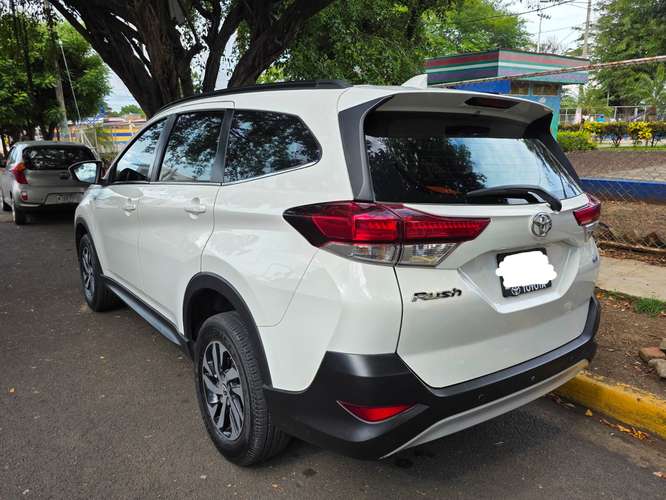 VENDO TOYOTA RUSH INTERMEDIA !ÚNICO DUEÑO¡ TODOS SUS MANTENIMIENTOS EN CASA COMERCIAL. - Imagen 2