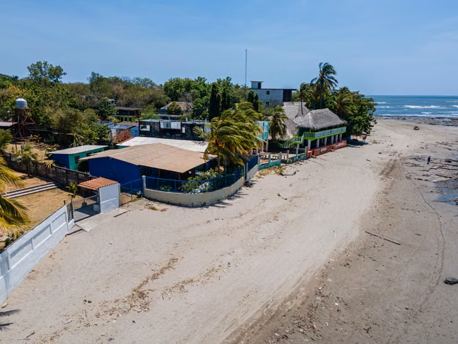 Beachfront Home   Hostel for Sale in Playa Masachapa, Nicaragua - Imagen 2