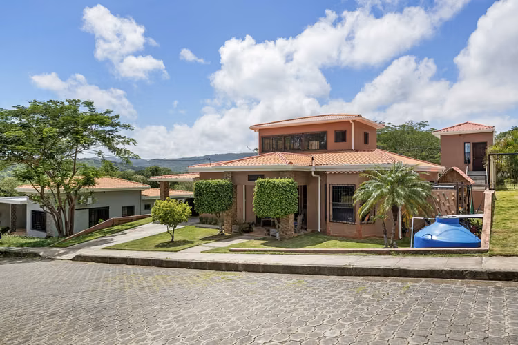 Family Home with Private Pool for Sale in San Juan del Sur, Nicaragua - Imagen 5