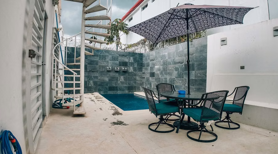 Stylish Modern Home with Pool at Villa San Juan - Imagen 8