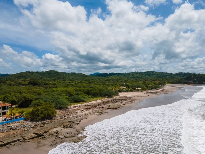 Oceanfront Property, Close to the Waves of Popoyo and Santana - Imagen 9