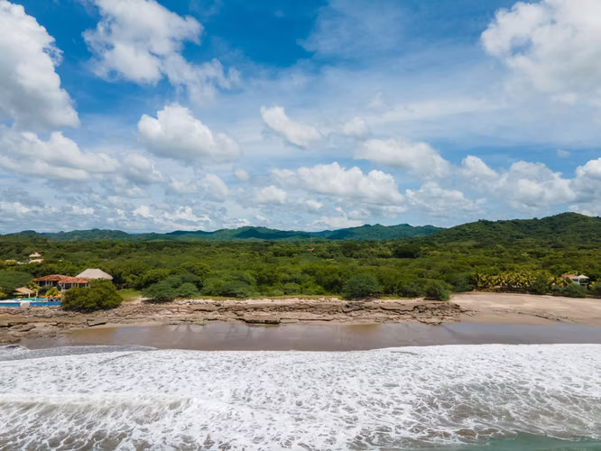 Oceanfront Property, Close to the Waves of Popoyo and Santana - Imagen 8