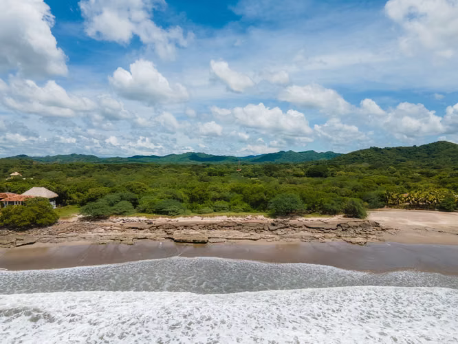 Oceanfront Property, Close to the Waves of Popoyo and Santana - Imagen 7