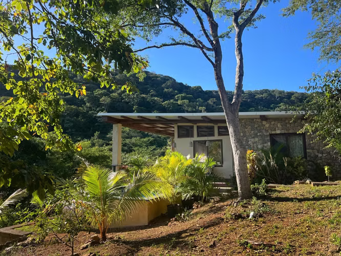 Big Sky House with Large Property - Imagen 14