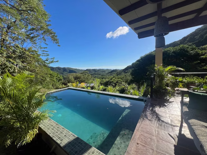 Big Sky House with Large Property - Imagen 12