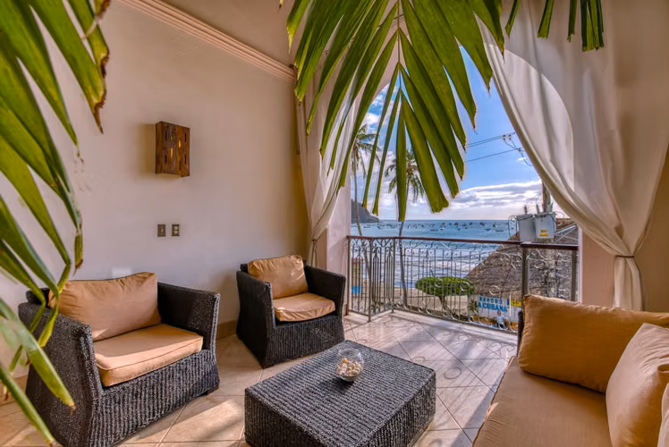 A beachfront hotel, paired with surrounding land, in San Juan del Sur, Nicaragua. - Imagen 13