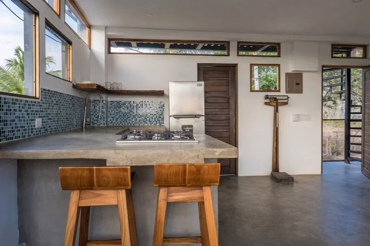 A multi unit property offering ocean views, right in the center of San Juan Del Sur, Nicaragua. - Imagen 18
