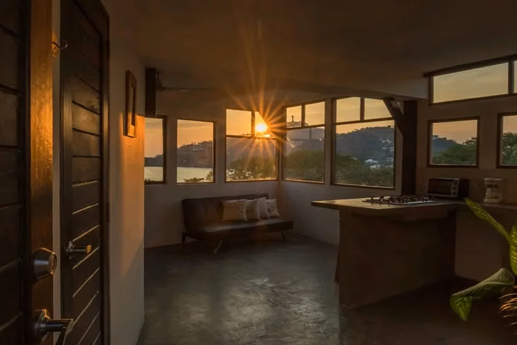 A multi unit property offering ocean views, right in the center of San Juan Del Sur, Nicaragua. - Imagen 13