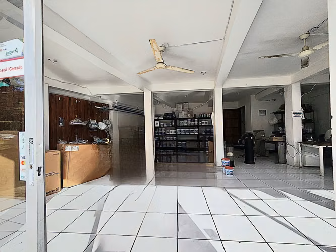 Ideal Commercial Property in the Town Center - Imagen 6