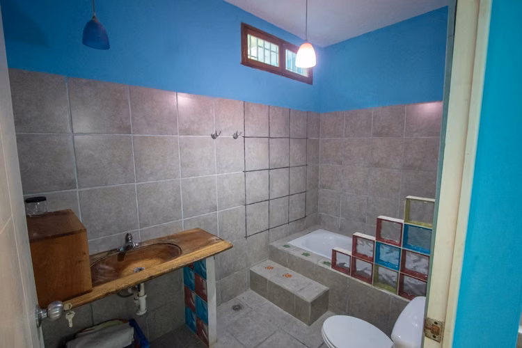 Cozy Two Bedroom Home on .75 Acres, Steps from Playa Pe a Rota - Imagen 17