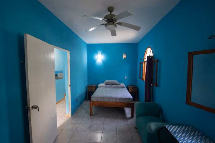 Cozy Two Bedroom Home on .75 Acres, Steps from Playa Pe a Rota - Imagen 15