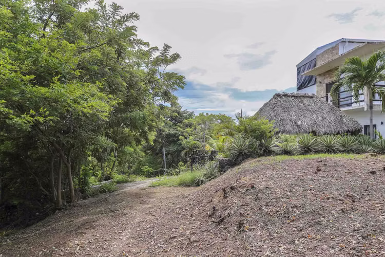 Prime 1 3 Acre Lot in Popoyo with View - Imagen 5