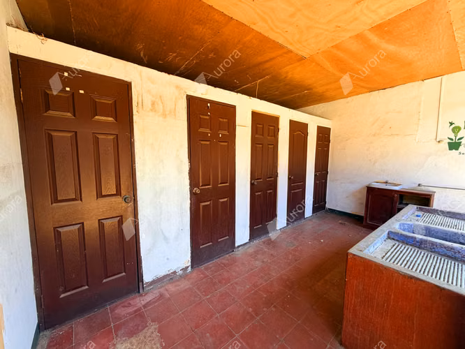 Prime Downtown Le n Property with Room for Your Next Big Venture - Imagen 15