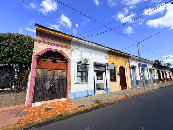 Prime Downtown Le n Property with Room for Your Next Big Venture - Imagen 1