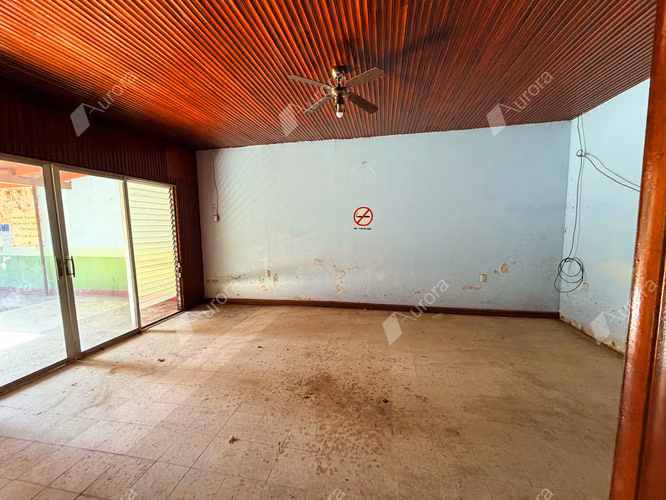 Prime Downtown Le n Property with Room for Your Next Big Venture - Imagen 11