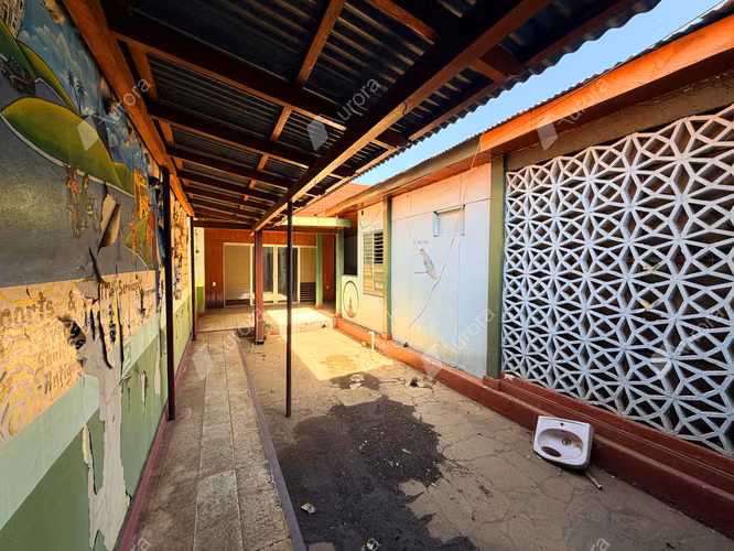 Prime Downtown Le n Property with Room for Your Next Big Venture - Imagen 8
