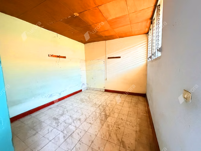 Prime Downtown Le n Property with Room for Your Next Big Venture - Imagen 19