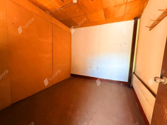 Prime Downtown Le n Property with Room for Your Next Big Venture - Imagen 13