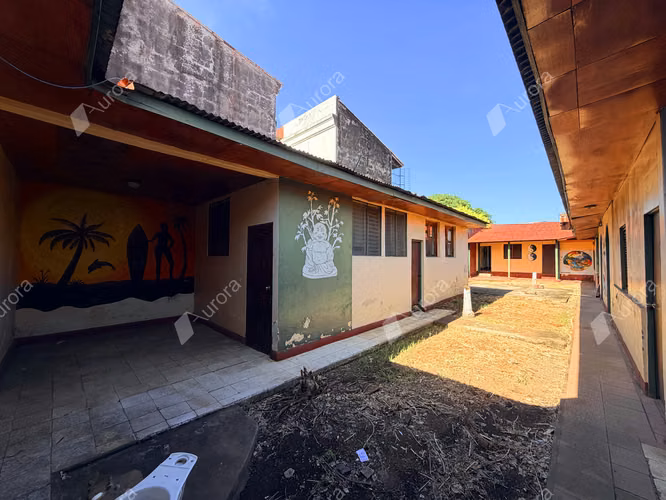 Prime Downtown Le n Property with Room for Your Next Big Venture - Imagen 4