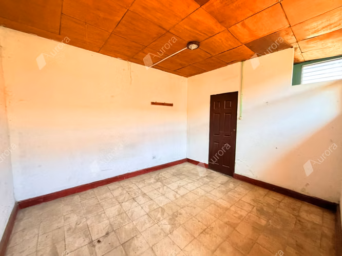 Prime Downtown Le n Property with Room for Your Next Big Venture - Imagen 18