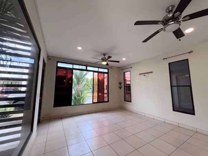Modern 3 Bedroom Home with Internal Terrace in San Agustin   Excellent Investment Opportunity - Imagen 5