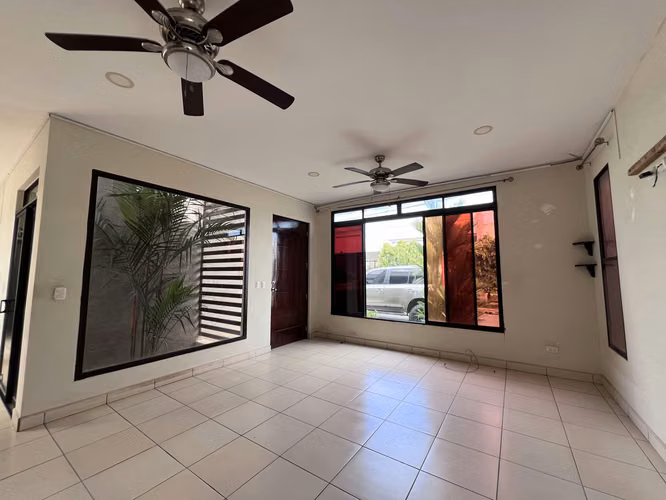 Modern 3 Bedroom Home with Internal Terrace in San Agustin   Excellent Investment Opportunity - Imagen 8