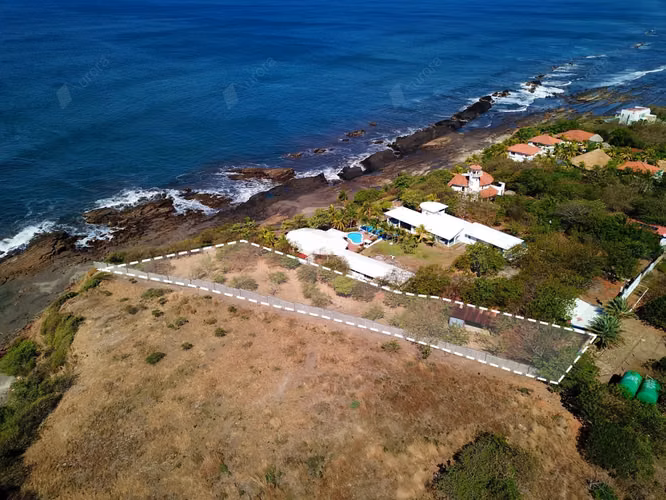 Exclusive Oceanfront Cliffside Lot   Security, Privacy   Panoramic Views - Imagen 10