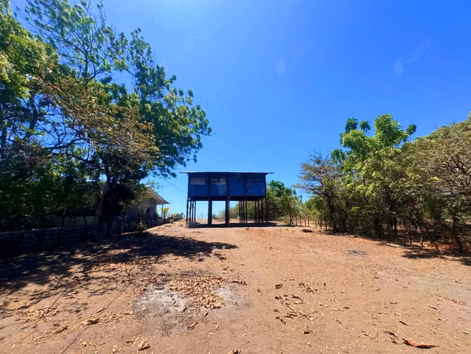 Titled Fixer Upper Elevated Home in Salinas Grande  A Unique Opportunity - Imagen 5