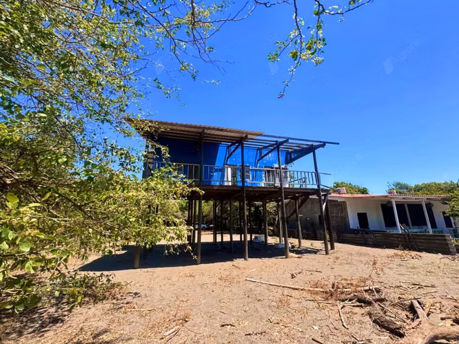 Titled Fixer Upper Elevated Home in Salinas Grande  A Unique Opportunity - Imagen 8
