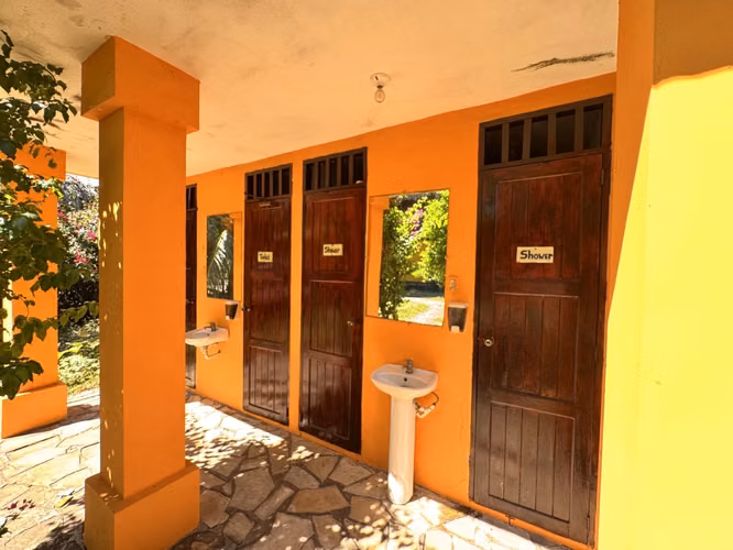 Eco Beachfront Hostel with Horseback Riding, Yoga   Solar Energy   Poneloya - Imagen 7