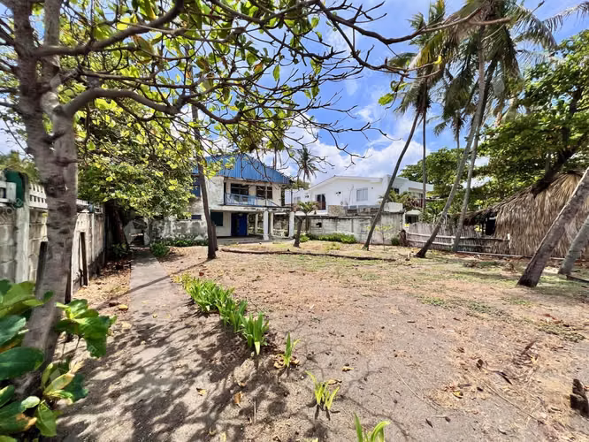 Prime Beachfront Property in Las Pe itas Next to AAKI Hotel   Renovation Opportunity - Imagen 5
