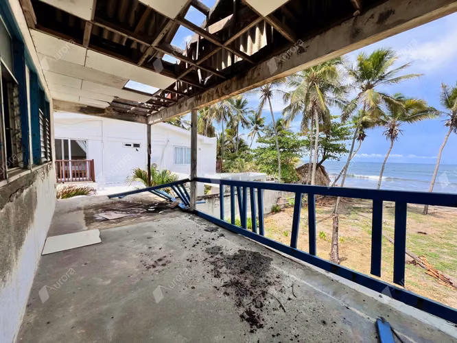 Prime Beachfront Property in Las Pe itas Next to AAKI Hotel   Renovation Opportunity - Imagen 9